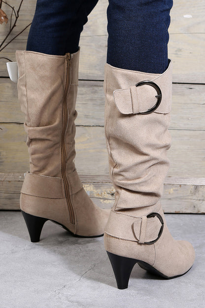 Botas de tacón con cremallera y decoración con hebilla y punta en punta beige 