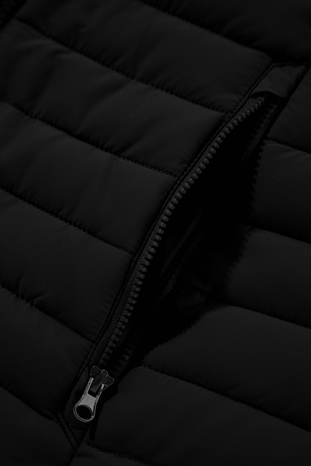 Gilet matelassé zippé à col en peluche noir