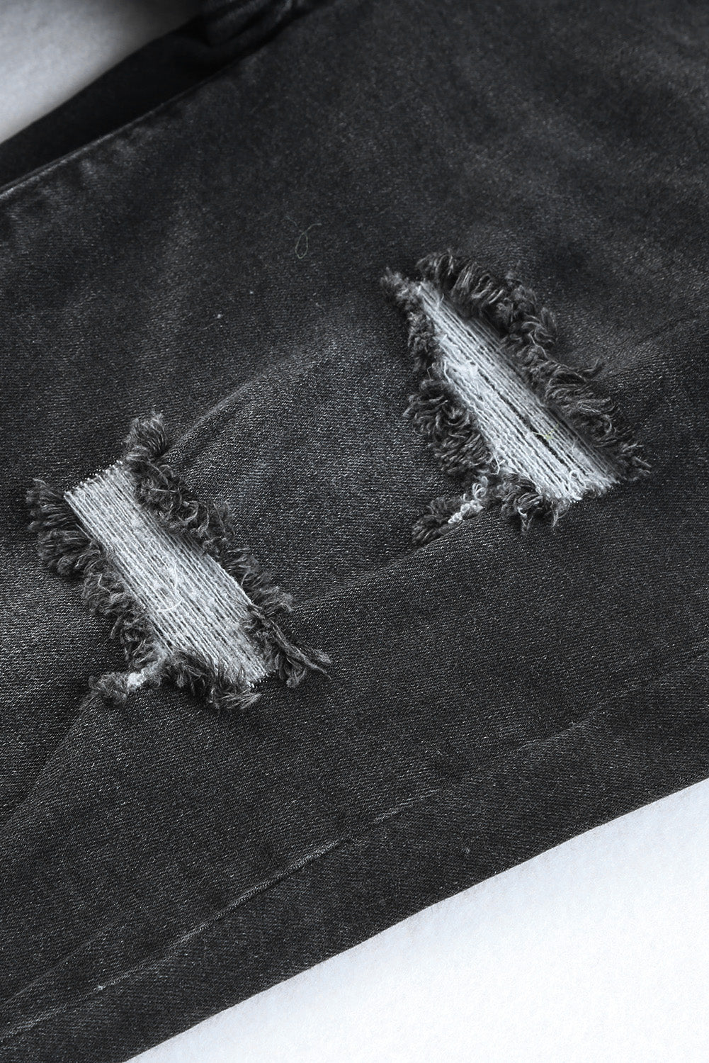 Short bermuda en jean effet vieilli et retroussé 