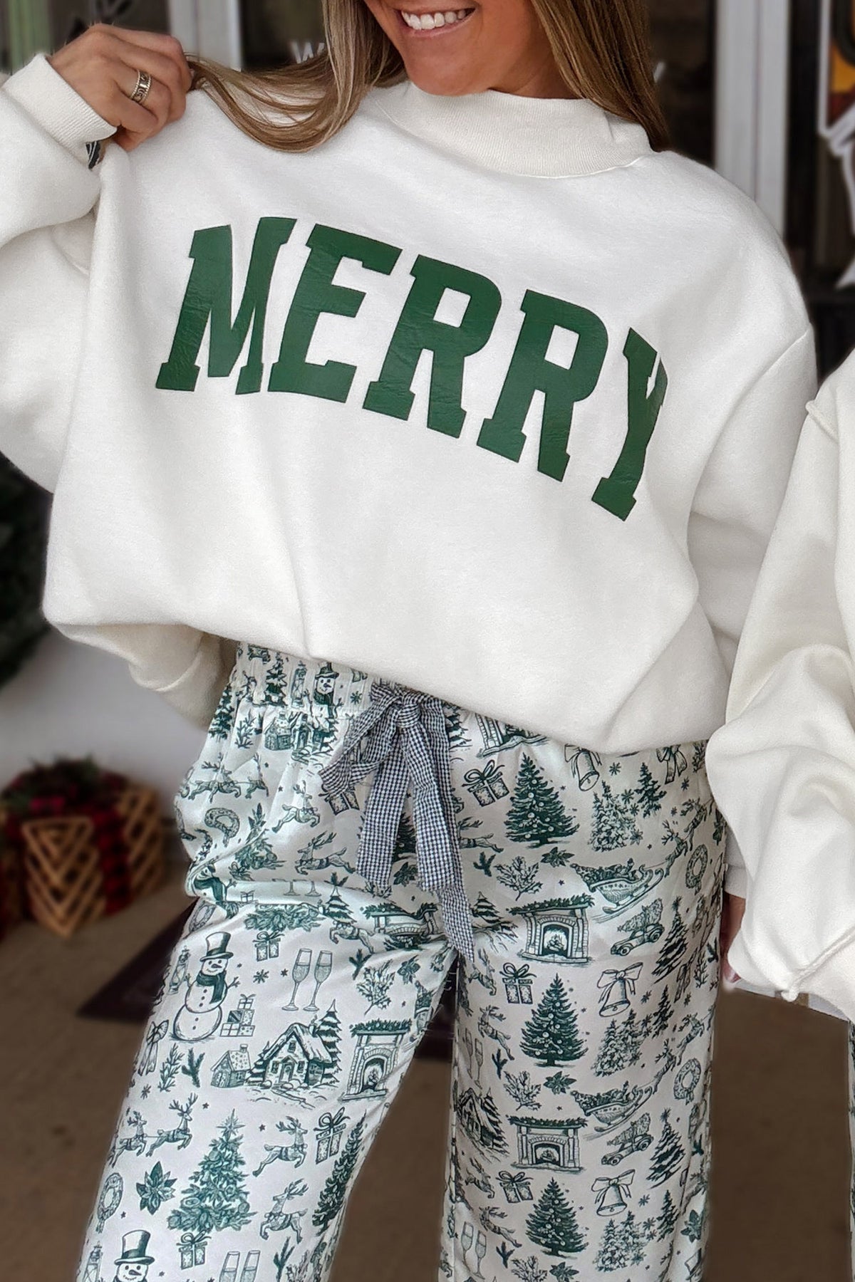 White MERRY/CHRISTMAS Reversible Print Mock Neck Baggy Pullover Sweatshirt
