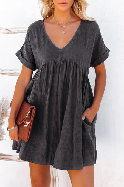 Minivestido babydoll enrollable de manga corta con cuello en V