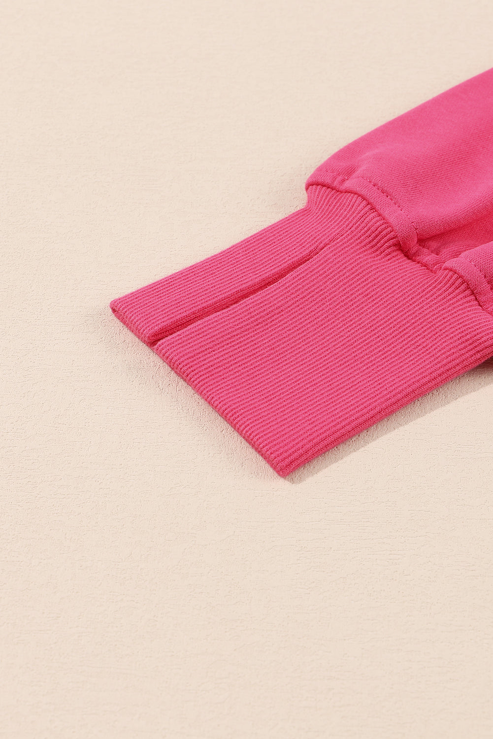 Sweat-shirt kaki à coutures apparentes, épaules tombantes et fentes, ourlet haut-bas 