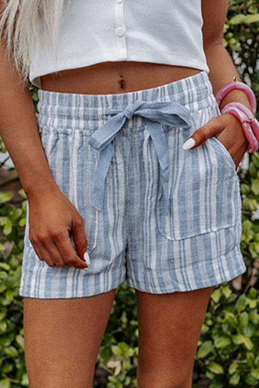 Shorts con estampado de rayas verticales y bolsillos