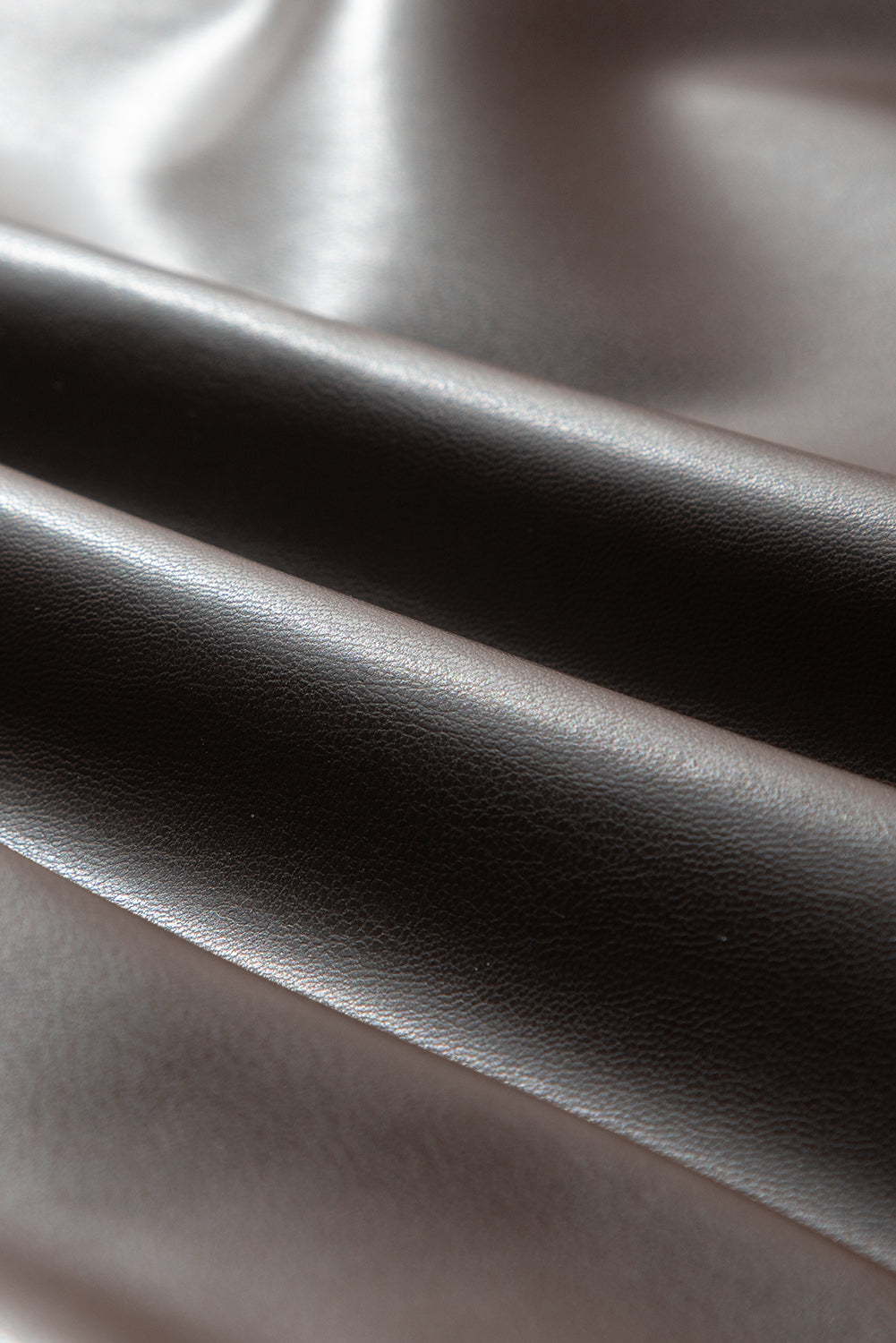 Chemisier à col rond et volants en similicuir à motif floral trèfle à quatre feuilles, manches bouffantes et patchwork