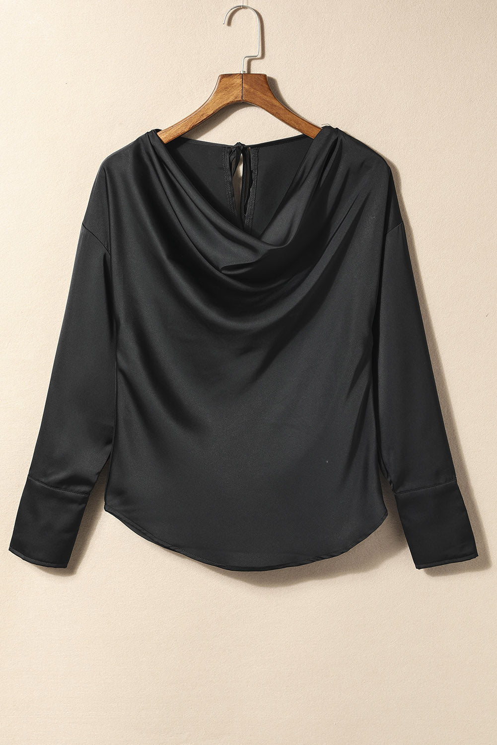 Blusa elegante de manga larga con cuello vuelto negro