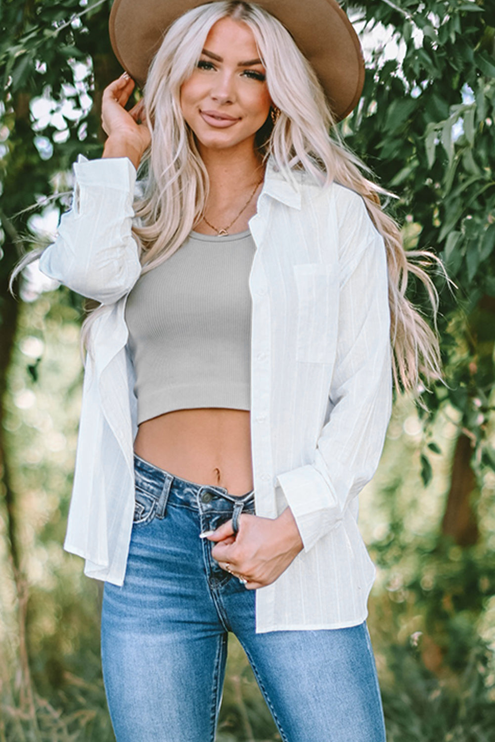 Camisa con botones texturizados y bolsillos