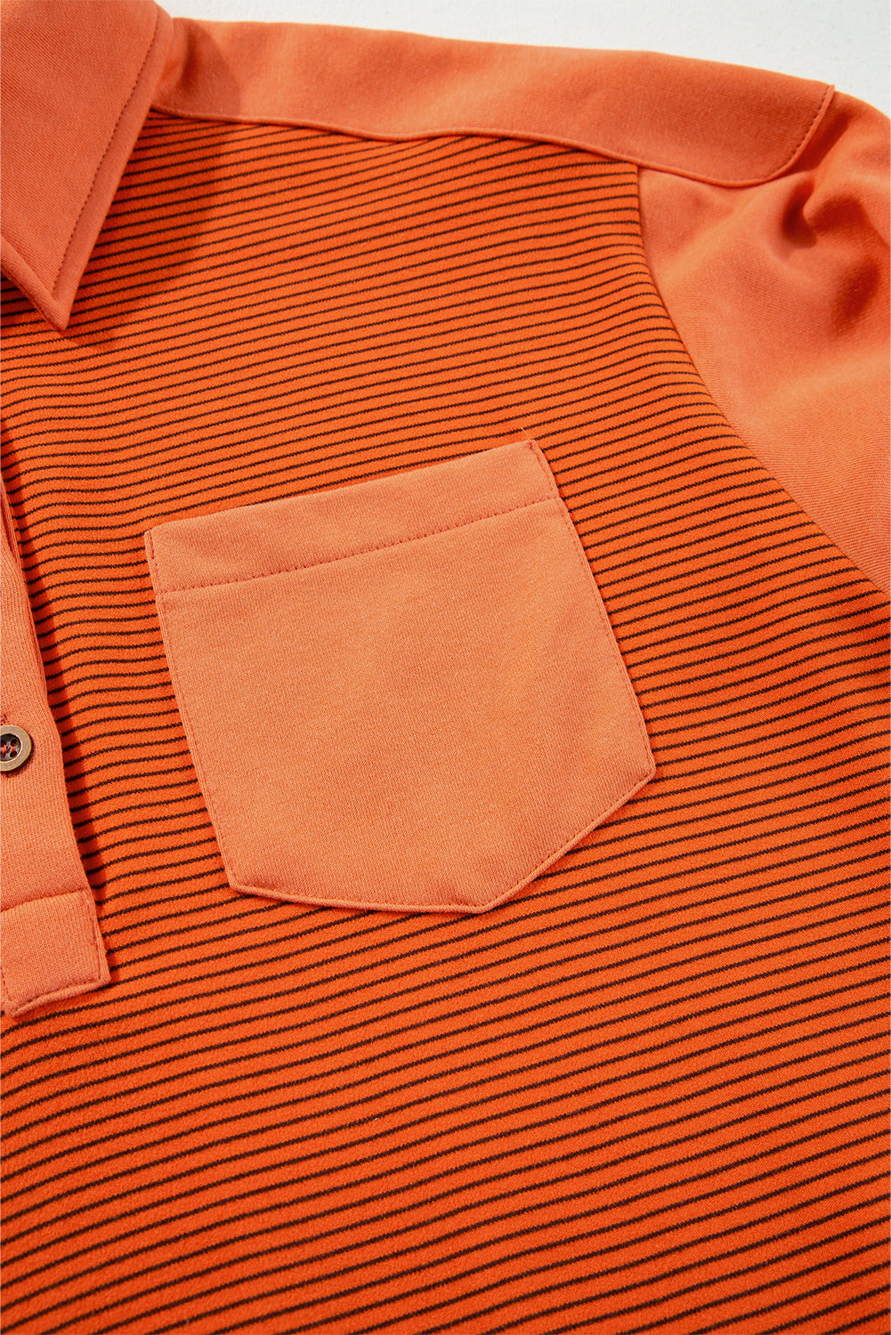Sweat-shirt Henley à rayures orange, coutures apparentes, col rabattu et manches bouffantes