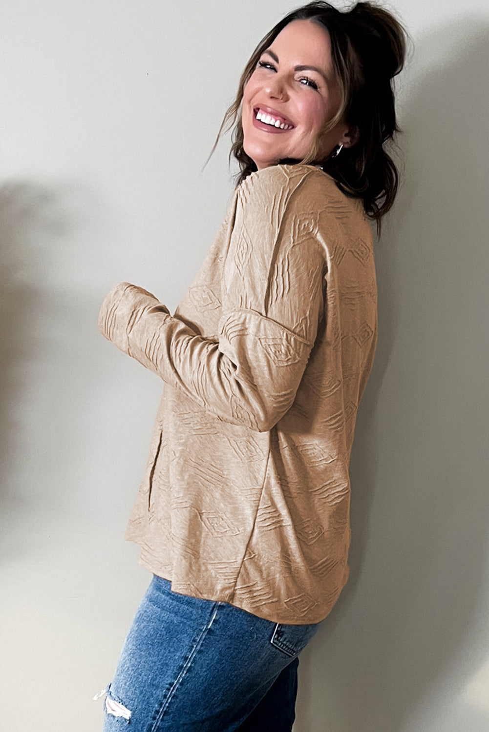 Haut kaki texturé à épaules tombantes et coutures apparentes, grande taille 