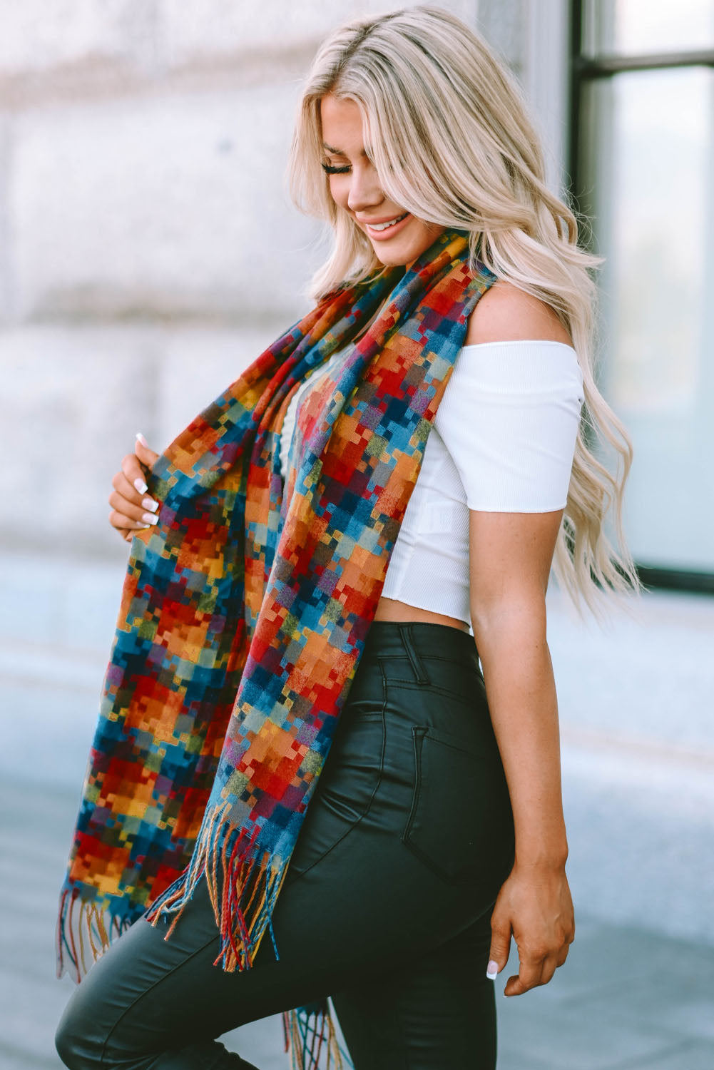 Bufanda con dobladillo con flecos y estampado de cuadros multicolor 