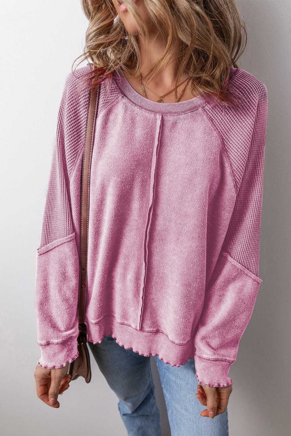 Sweat-shirt raglan rose en maille gaufrée avec coutures apparentes