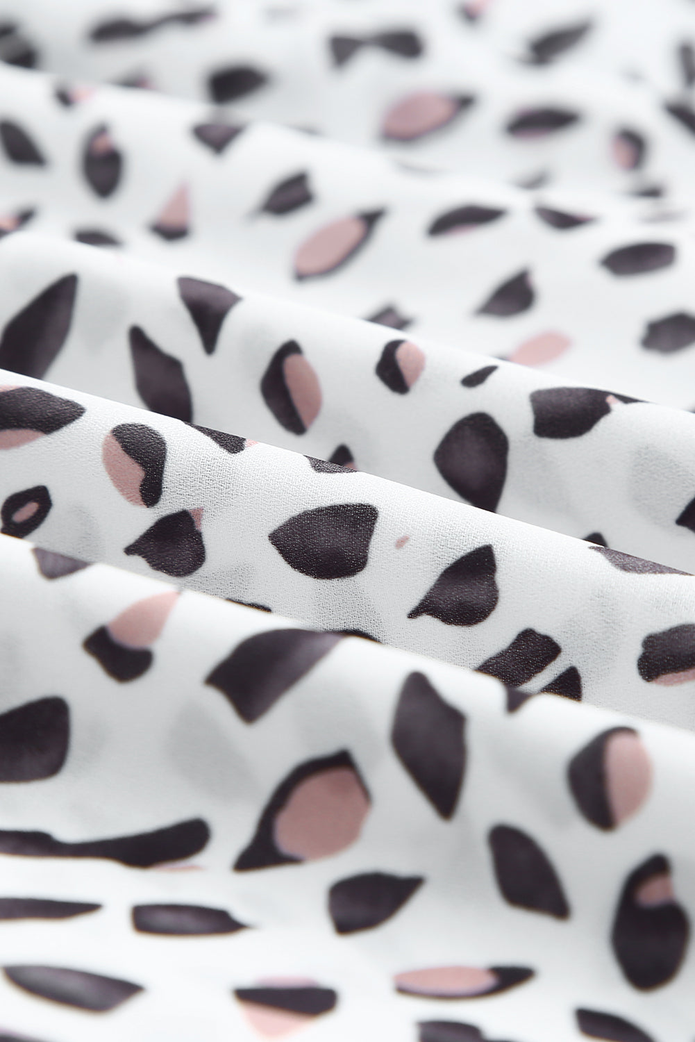 Blusa con hombros descubiertos y talla grande con manchas de guepardo