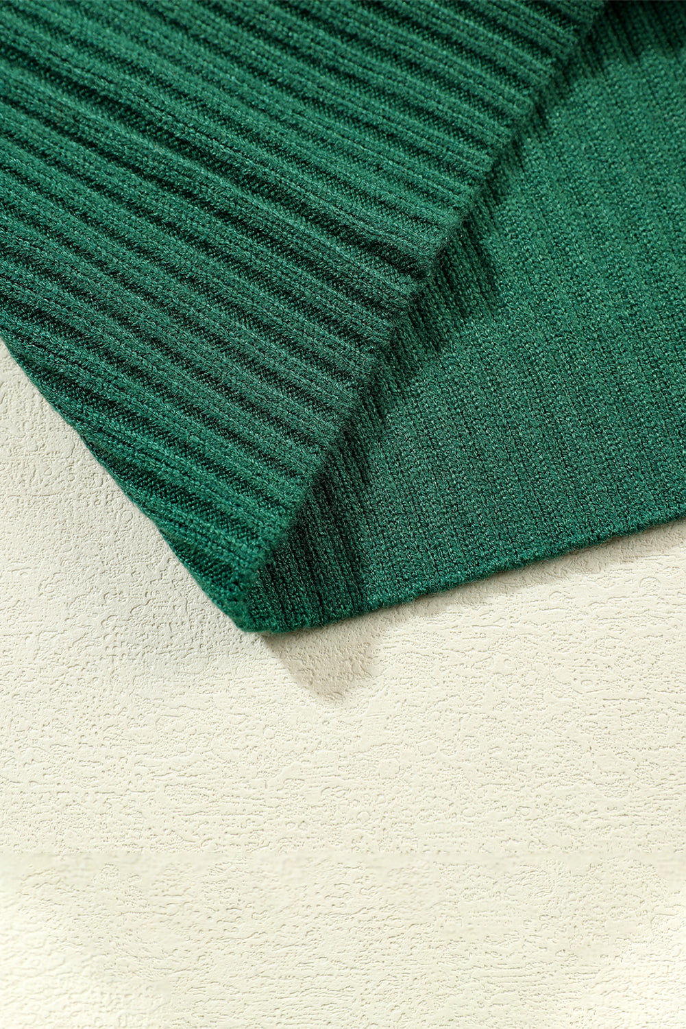 Pull à manches courtes en tricot côtelé vert noirâtre avec poches plaquées