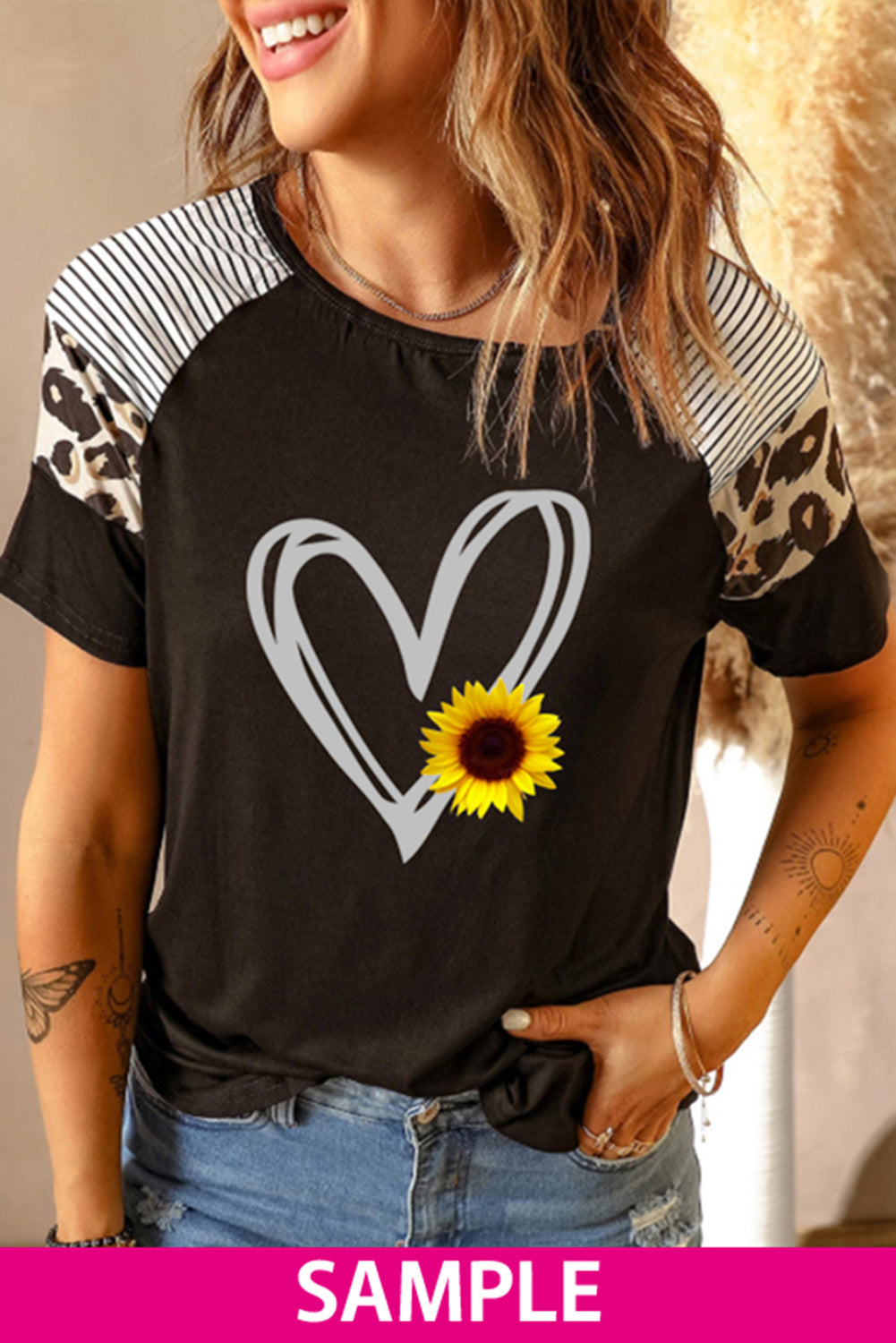 Camiseta de mujer de manga corta con estampado de leopardo a rayas