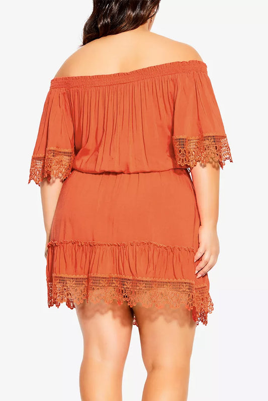 Vestido con hombros descubiertos y cinturón con detalle de crochet de talla grande