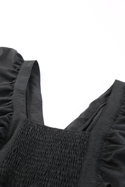 Mini-robe à volants, col en V et dos froncé