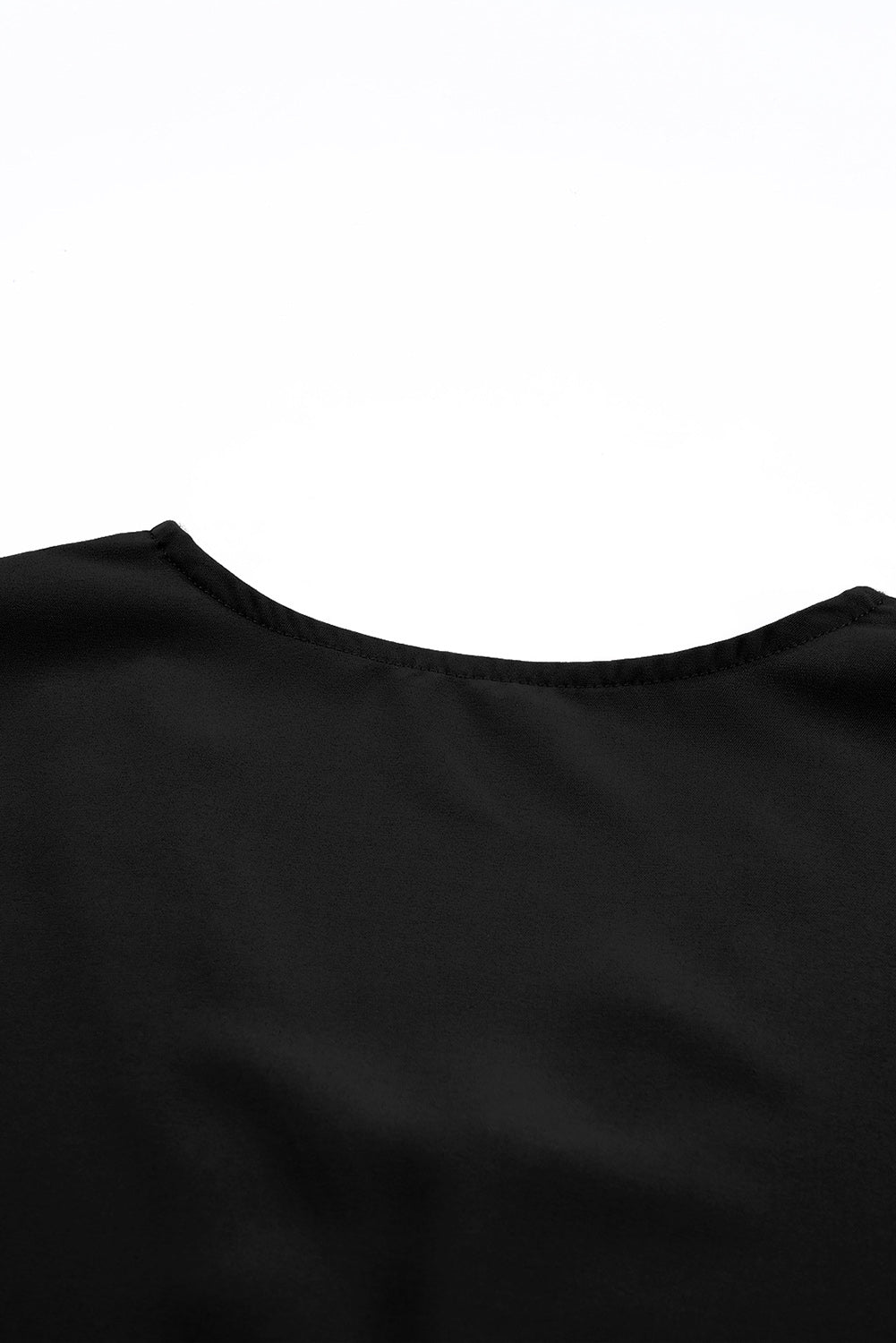 Chemisier à manches courtes et col en V avec bordure en dentelle