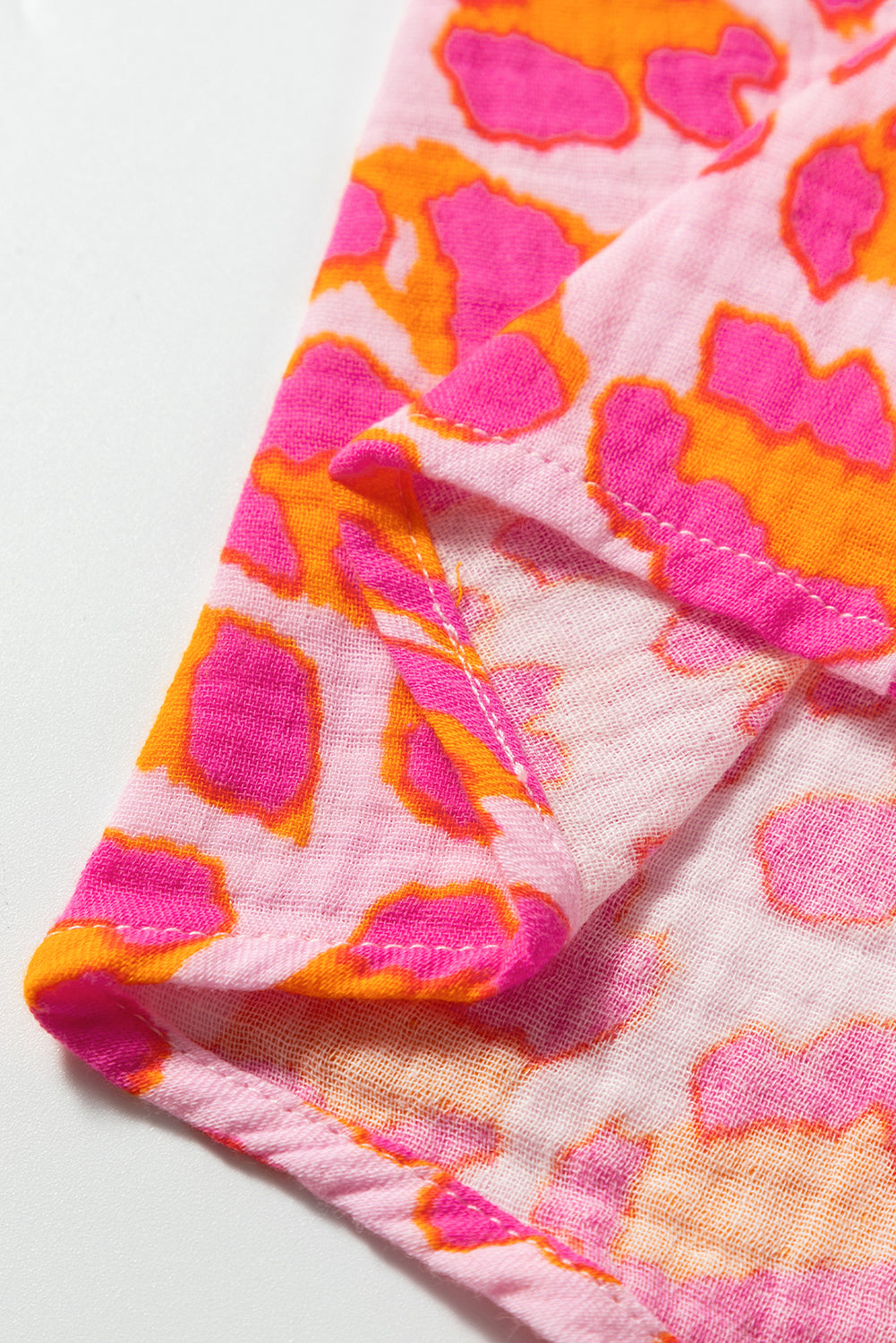 Chemise ample boutonnée à imprimé léopard rose