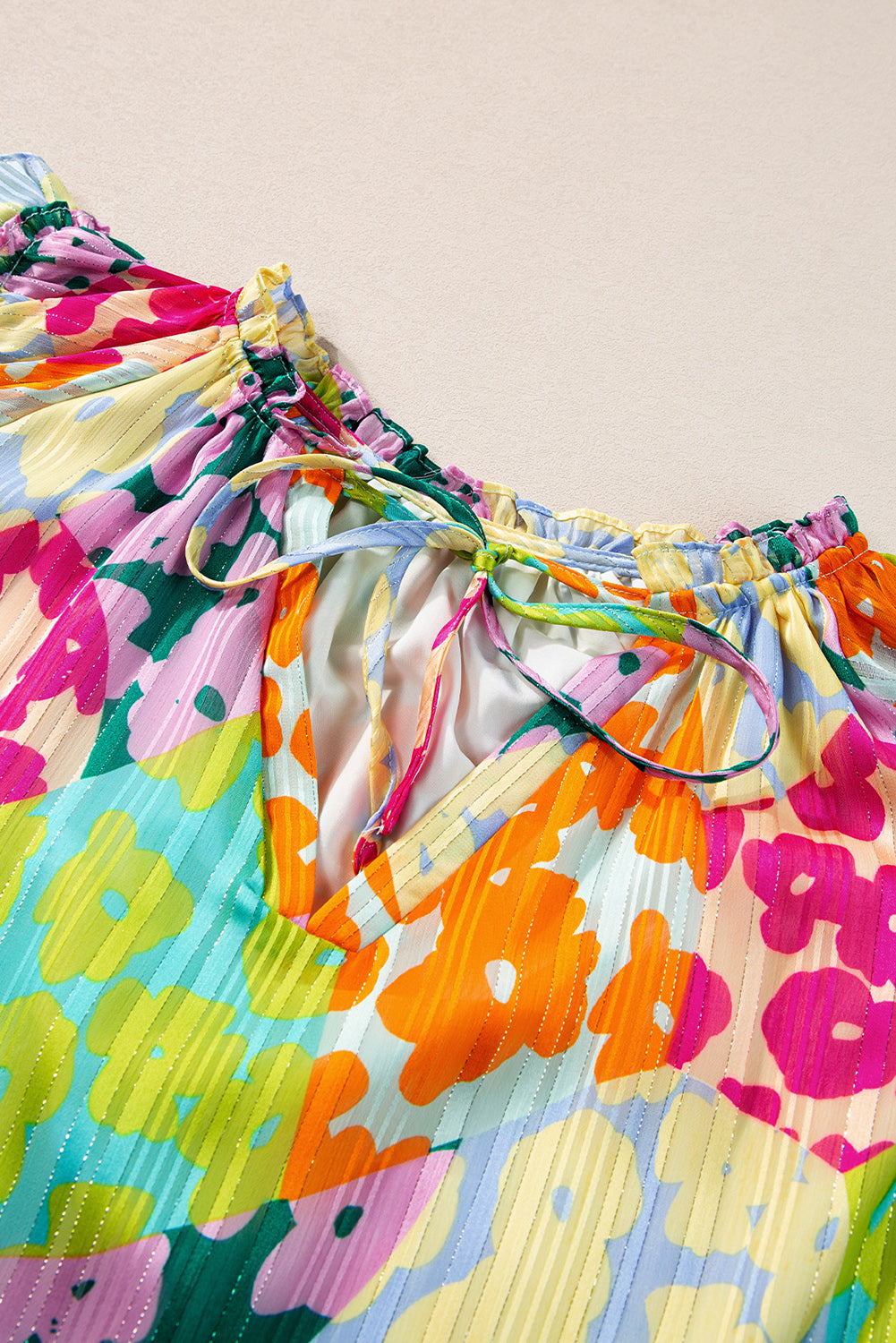 Chemisier froissé à col en V et manches flottantes à imprimé léopard multicolore