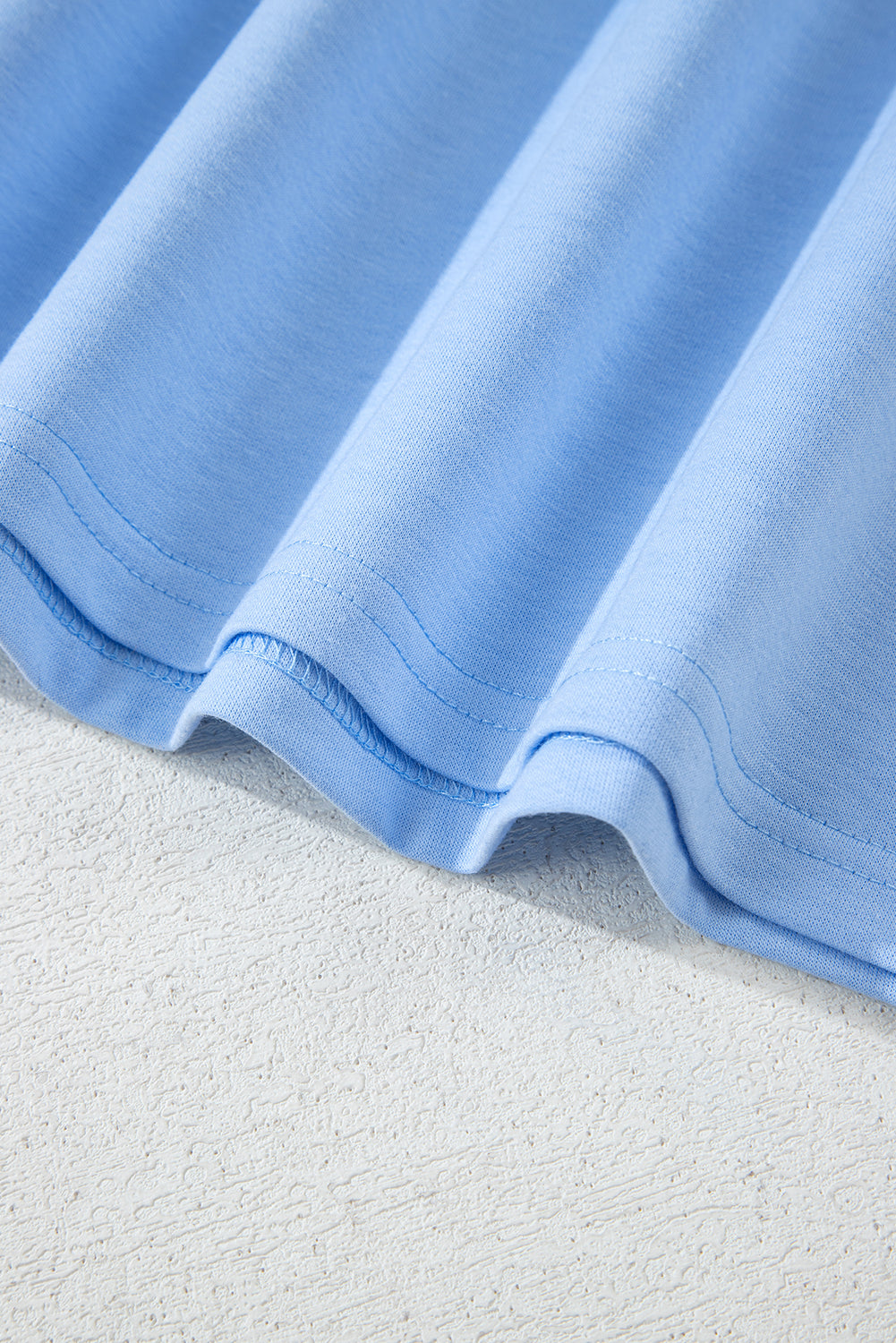 T-shirt décontracté à rayures bleues Beau Patch sur le devant