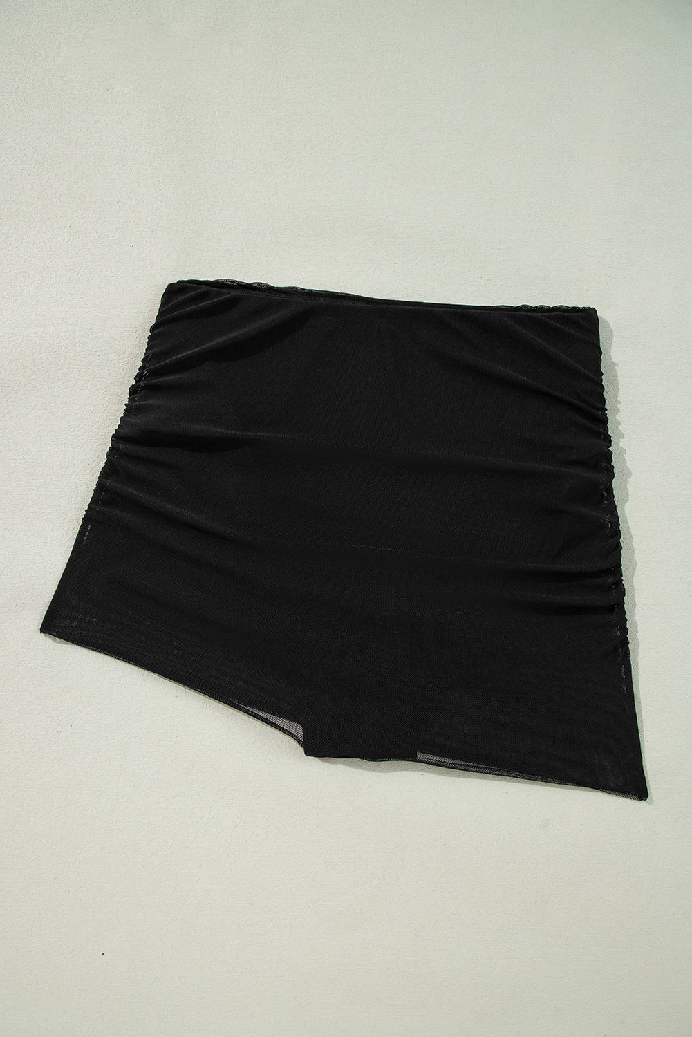 Ensemble haut de bikini asymétrique en maille plissée noire et jupe