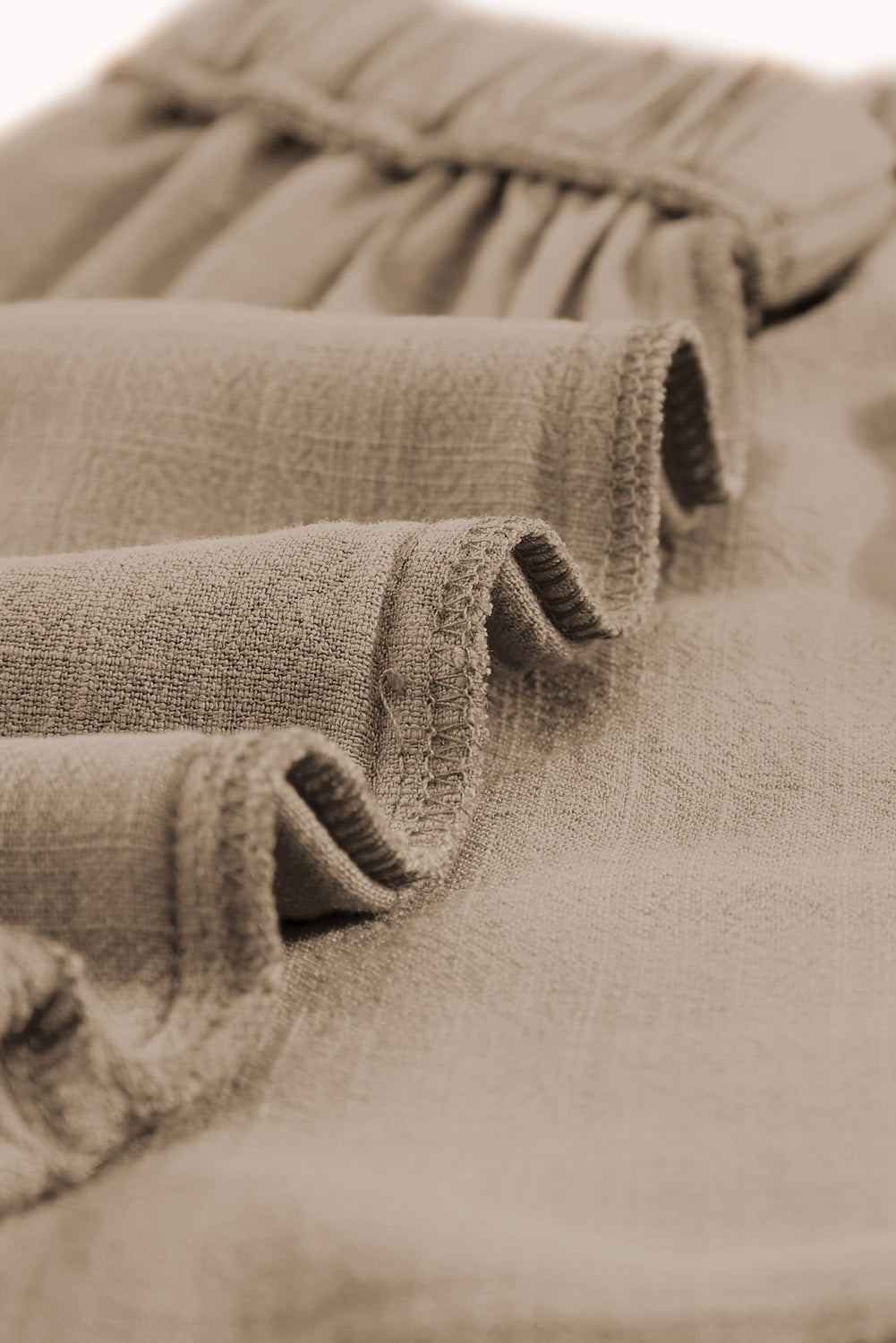 Short kaki taille haute à volants et poches