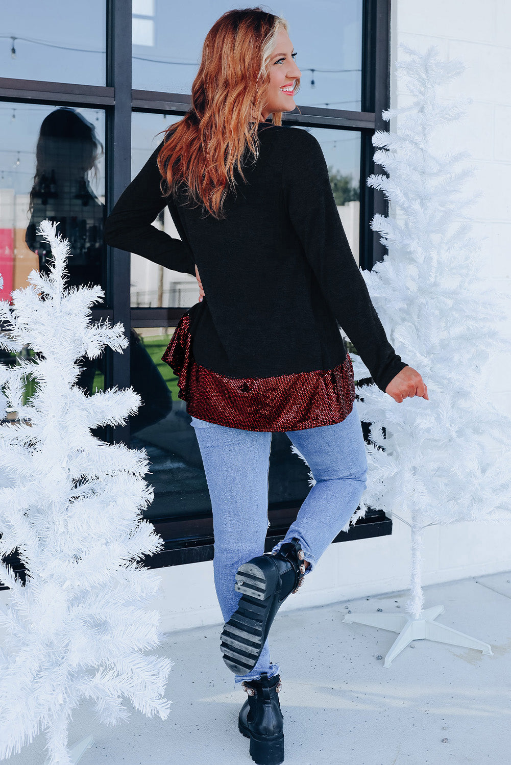 Top con dobladillo con volante y bolsillo de parche de lentejuelas