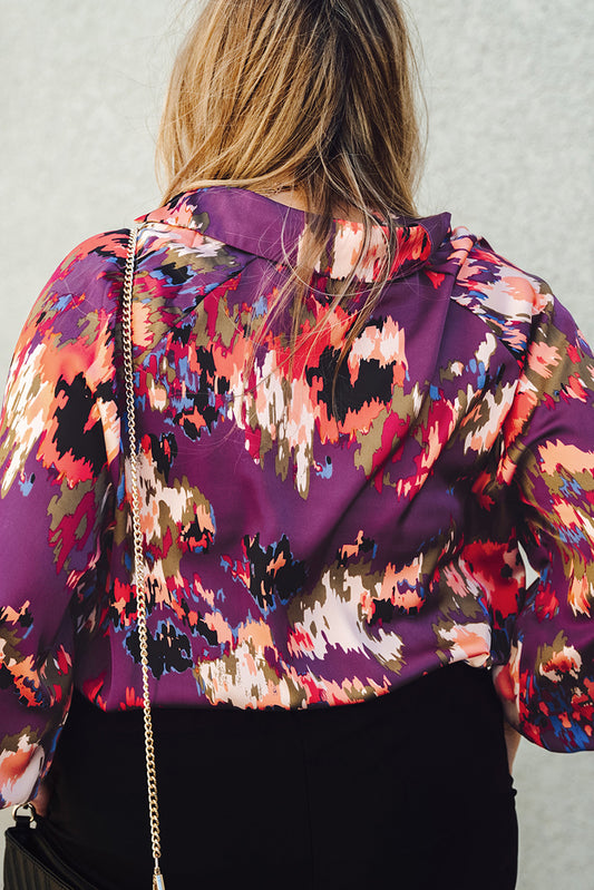 Blusa con mangas abullonadas y cuello en V con estampado de grafiti 