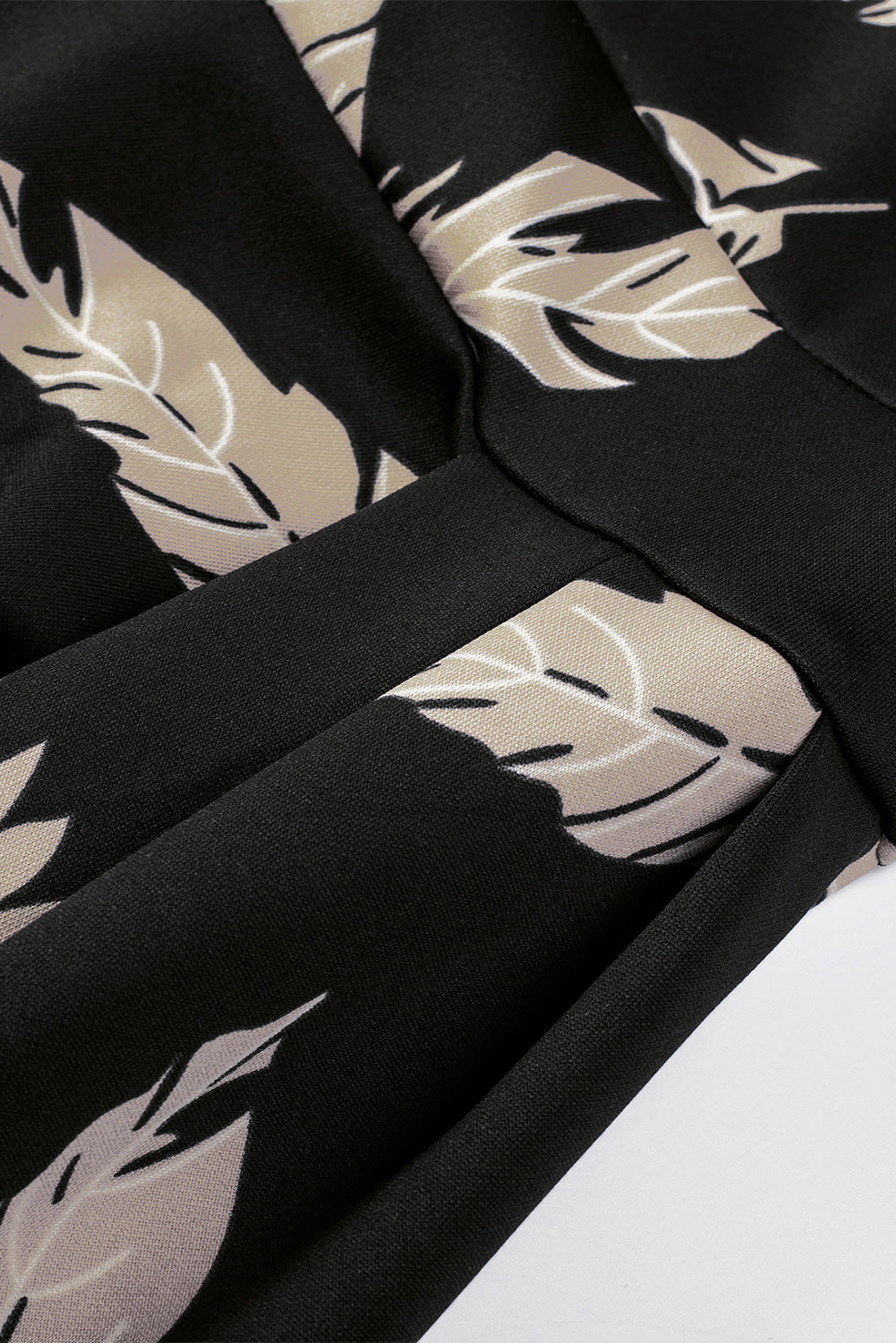 Robe mi-longue moulante fendue à épaules dénudées et imprimé floral bleu foncé