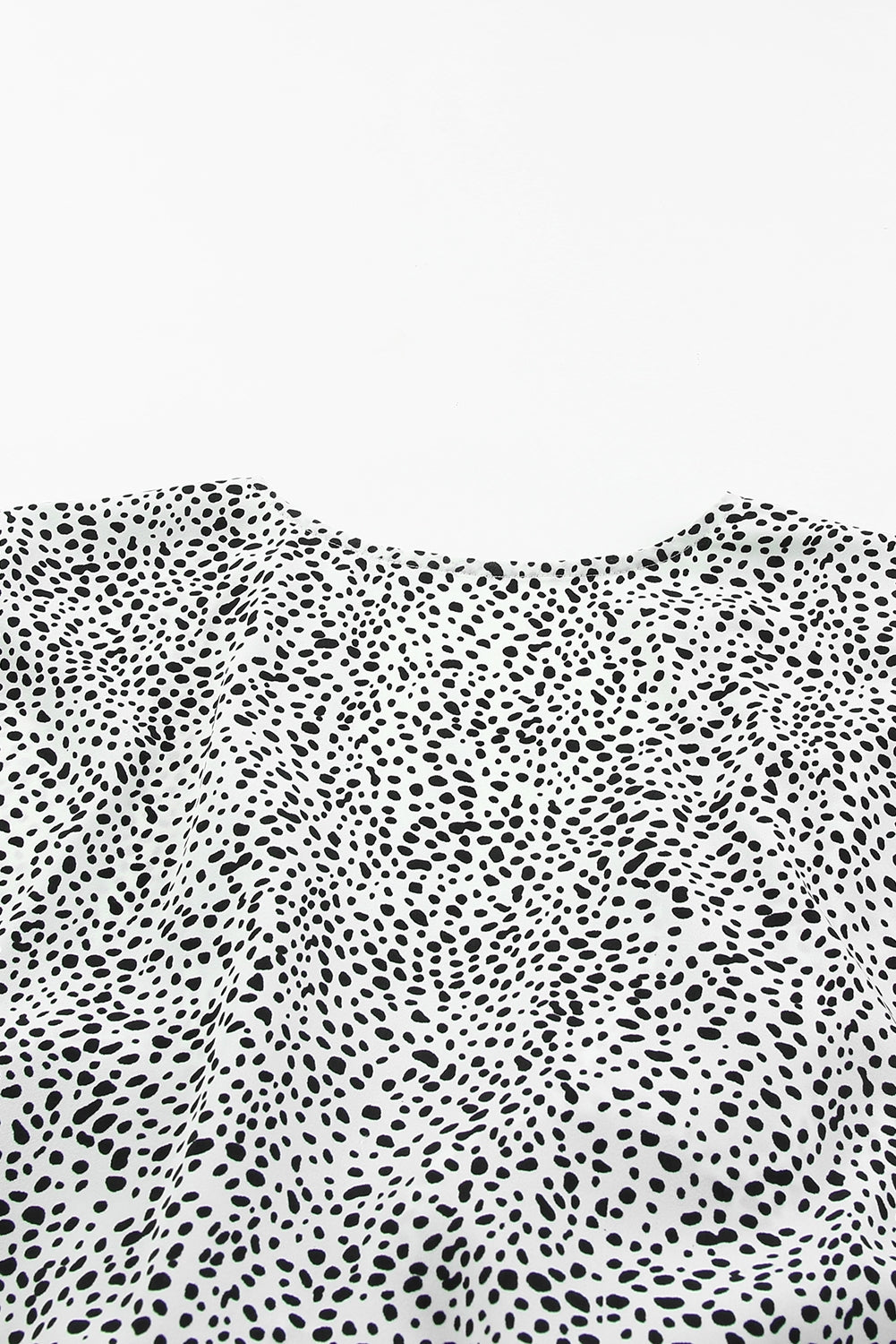 Blusa de guepardo con cuello con volantes y mangas 3/4 de color caqui 