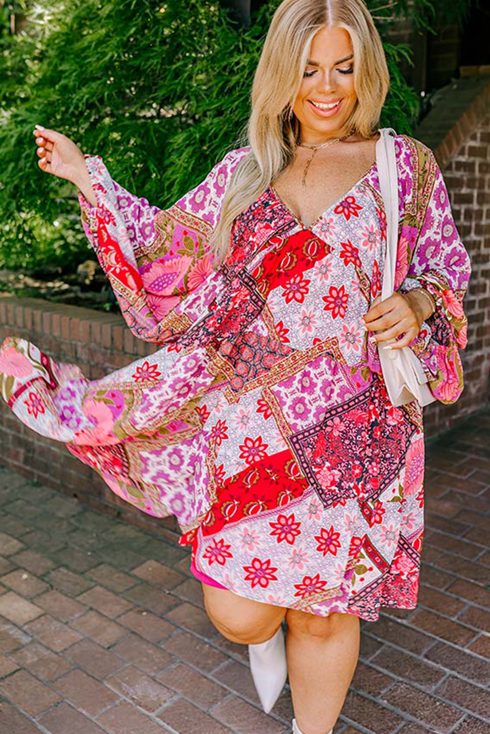 Robe grande taille à manches longues, col en V, lacets, imprimé floral, rose et bleu