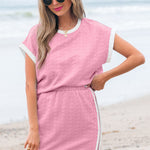 Ensemble t-shirt ras du cou texturé à bordure contrastante rose et jupe à poches