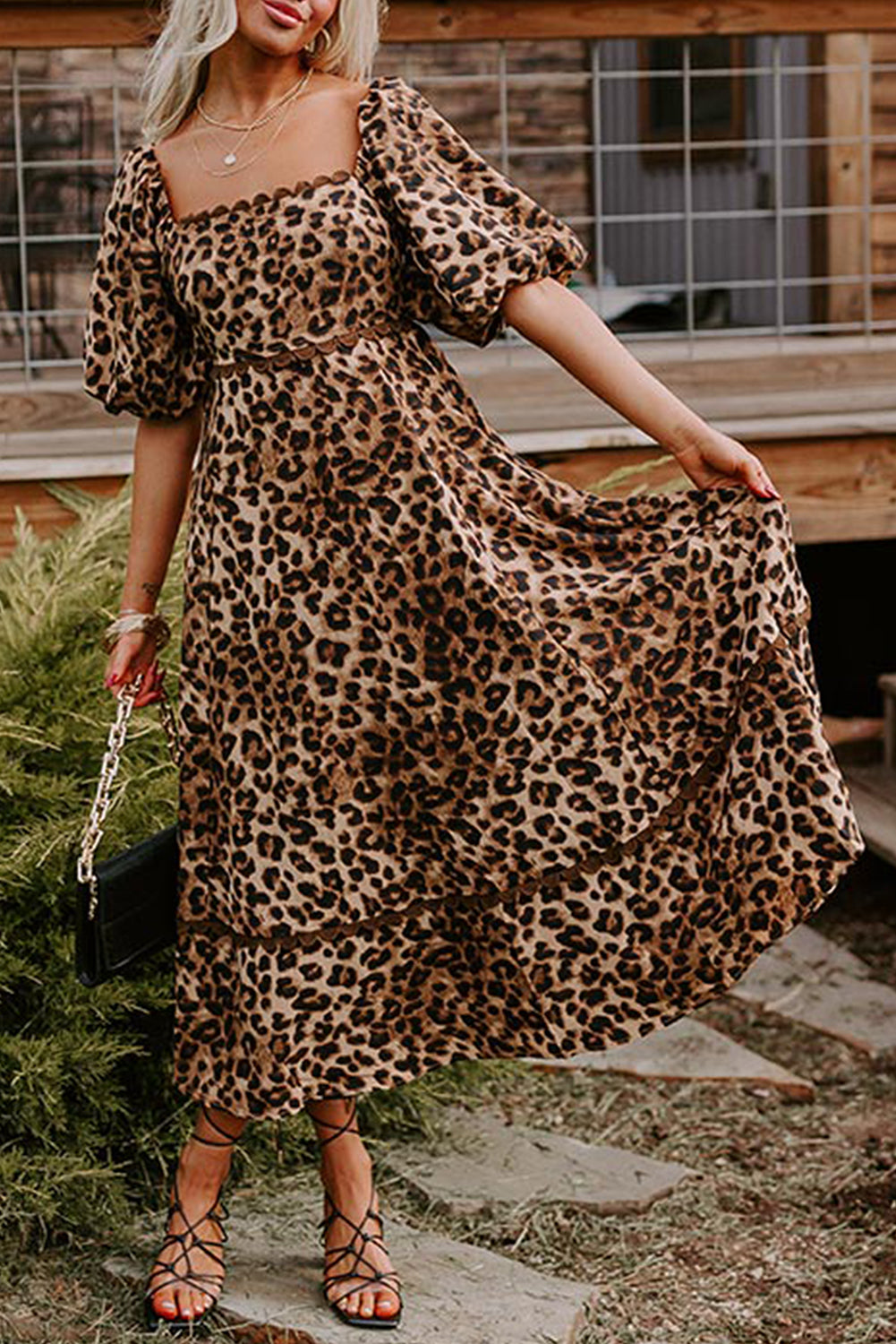 Robe longue marron à imprimé léopard, manches bouffantes, col carré
