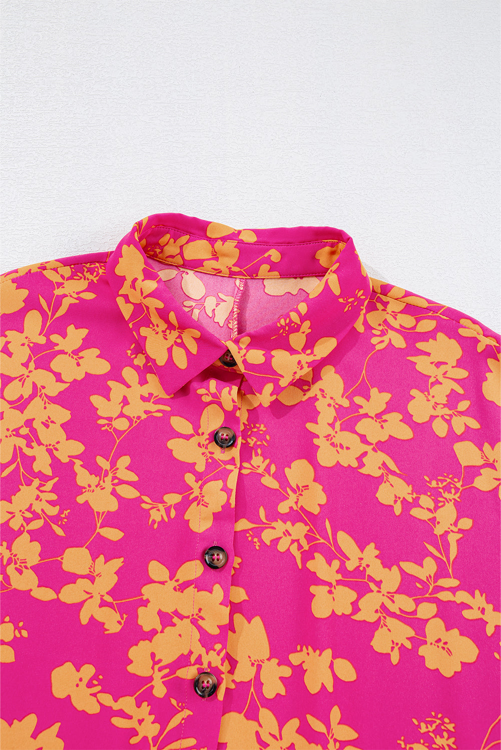 Robe courte fluide à imprimé floral rose avec cordon de serrage