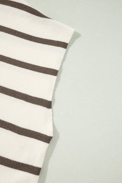 Pull ras du cou à manches courtes et rayures marron avec fentes latérales