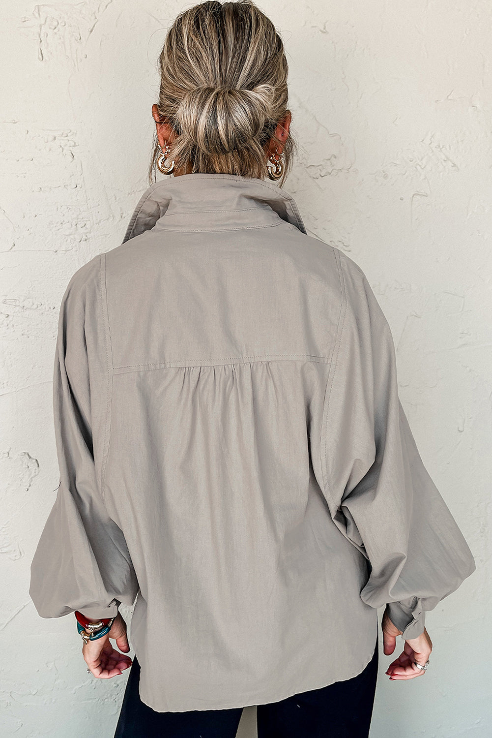 Chemise ample à manches ballon et fentes latérales de couleur unie