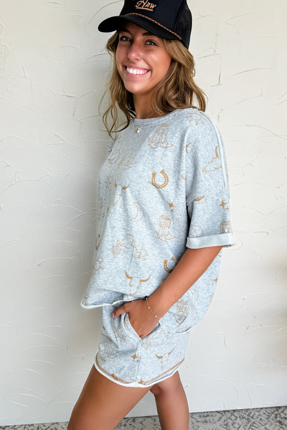 Ensemble t-shirt et short gris à taille élastique imprimé style western