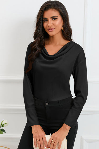 Blusa elegante de manga larga con cuello vuelto negro
