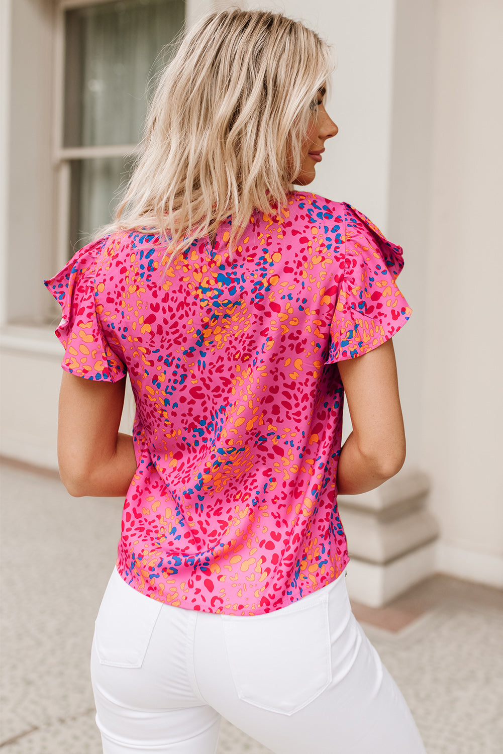 Chemisier à imprimé léopard, col en V et manches flottantes 