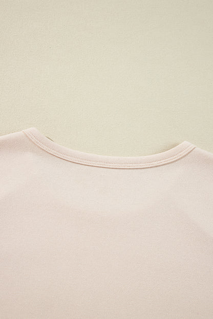 Haut à manches larges et coutures apparentes avec patch floral beige