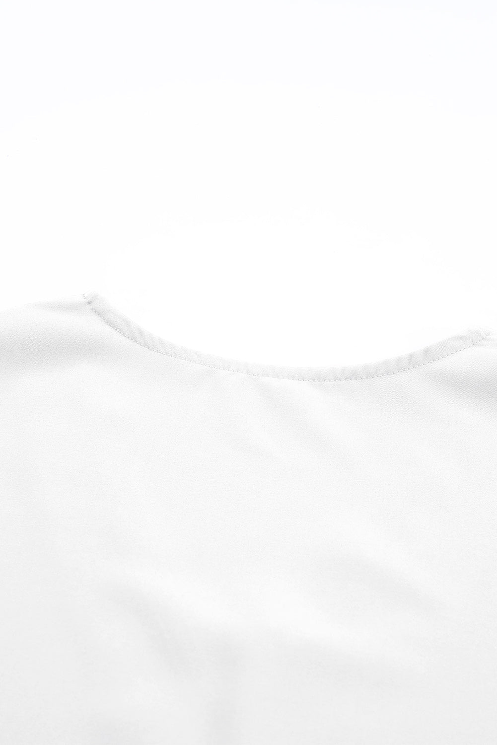 Chemisier à manches courtes et col en V avec bordure en dentelle