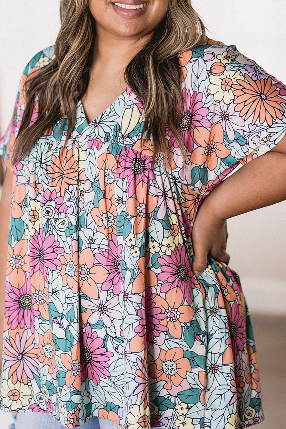 Top de manga corta con dobladillo asimétrico y estampado floral multicolor 