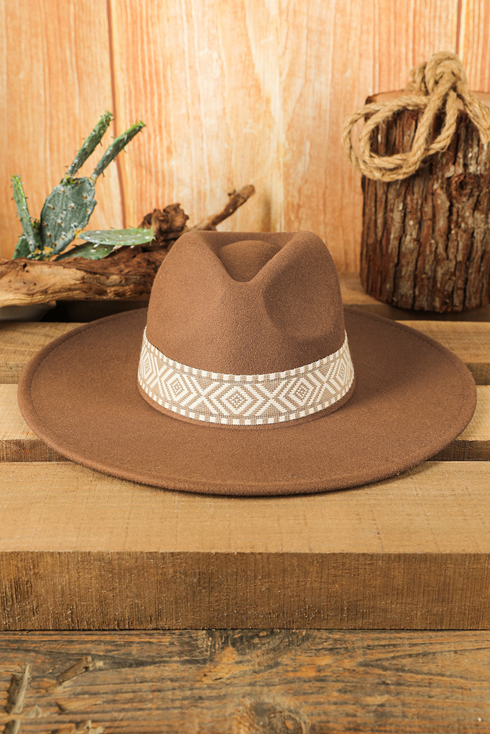 Sombrero Fedora plano retro con bordado azteca marrón