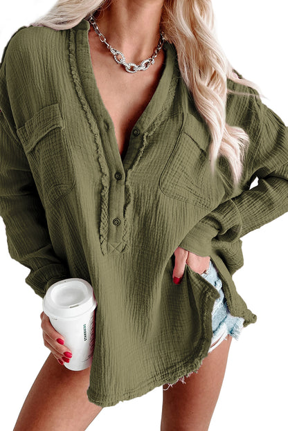 Haut Henley fendu à manches longues et froissé vert effet vieilli