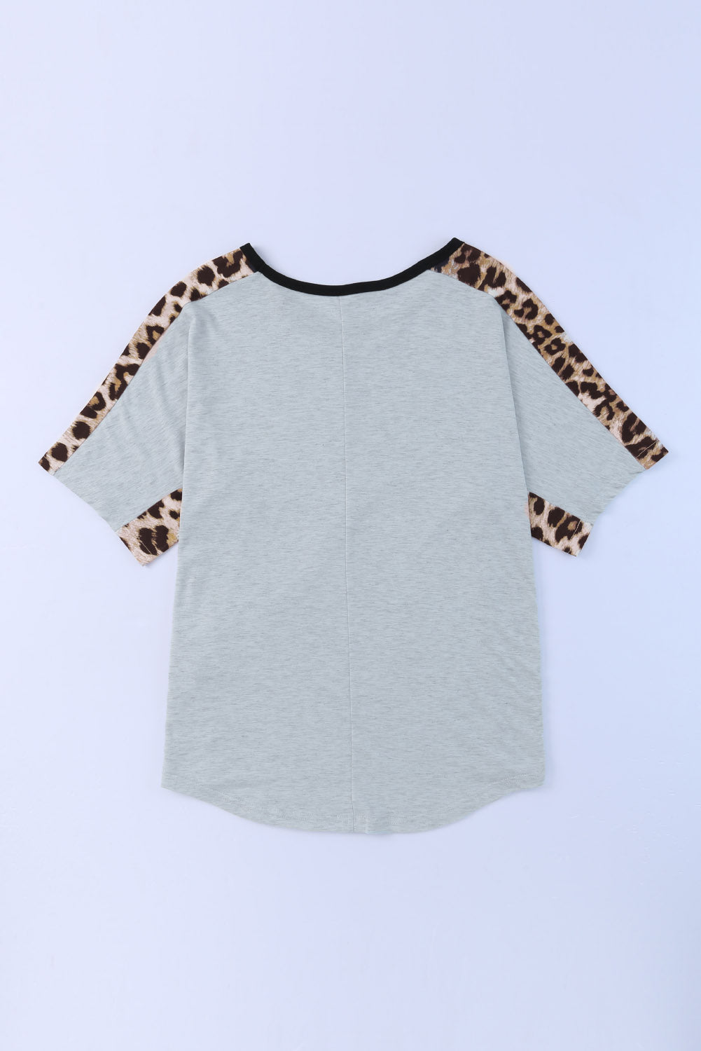Camiseta de manga corta con cuello redondo y empalme de leopardo 