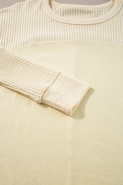 Haut beige à manches longues en tricot thermique avec coutures apparentes