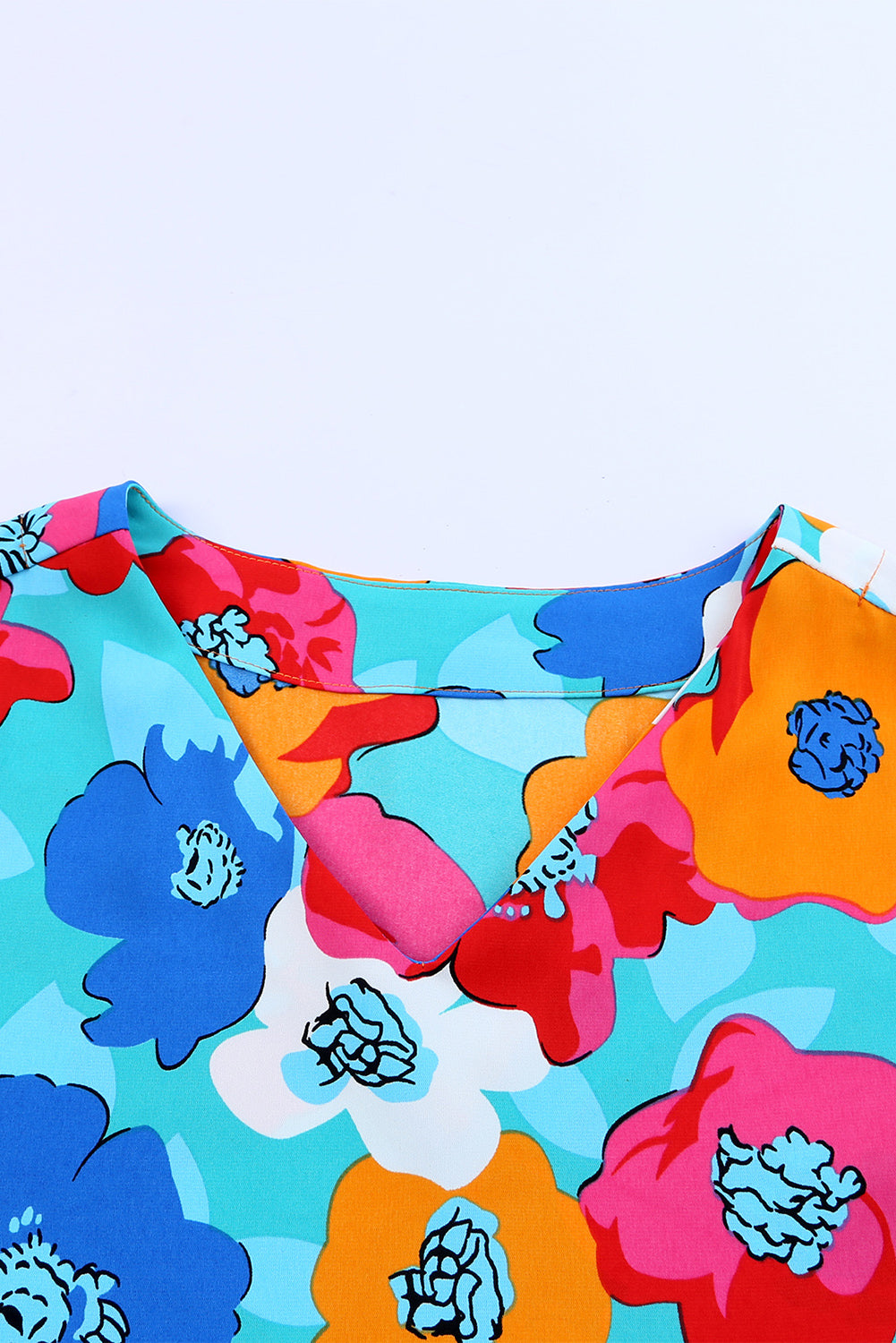 Blusa con cuello en V y manga 3/4 con estampado floral multicolor 