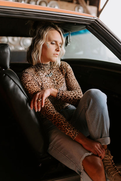 Body à manches longues en maille à col smocké et imprimé léopard marron