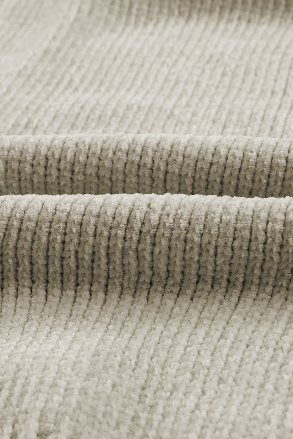 Cardigan gris à poches sur le devant et boutons 