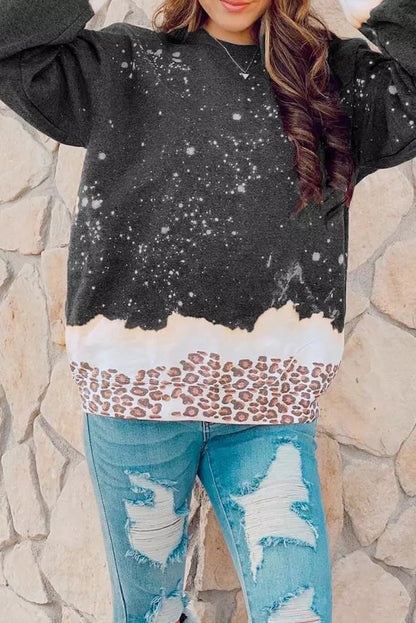 Sudadera blanqueada con estampado de leopardo navideño nevado
