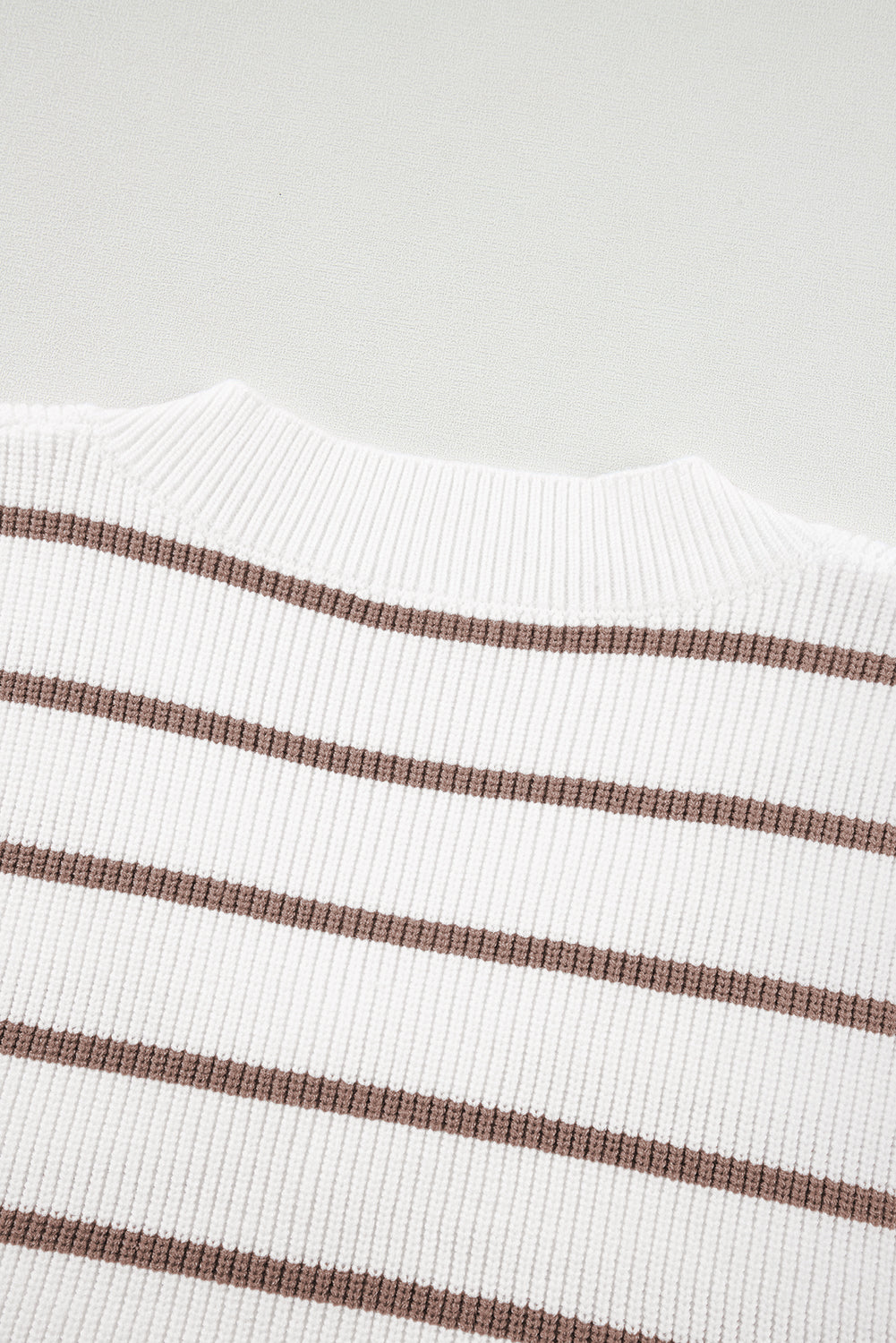 Gilet ample en tricot à rayures kaki et col en V